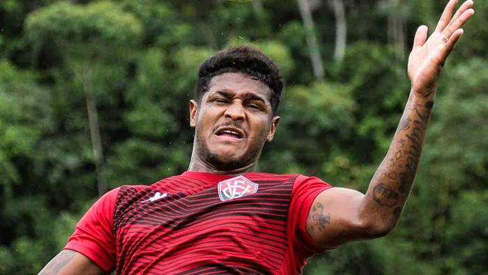 Volante não se reapresenta e recebe notificação do Vitória