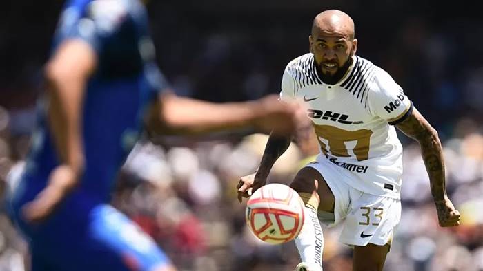 Preso na Espanha, Daniel Alves tem contrato rescindido pelo Pumas