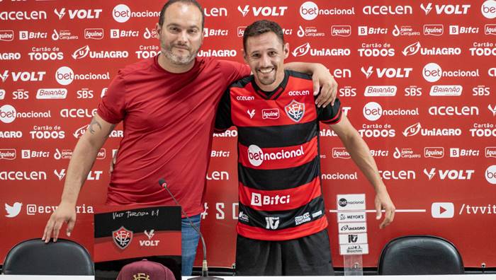 Apresentado, uruguaio pede que torcida confie no trabalho do Vitória