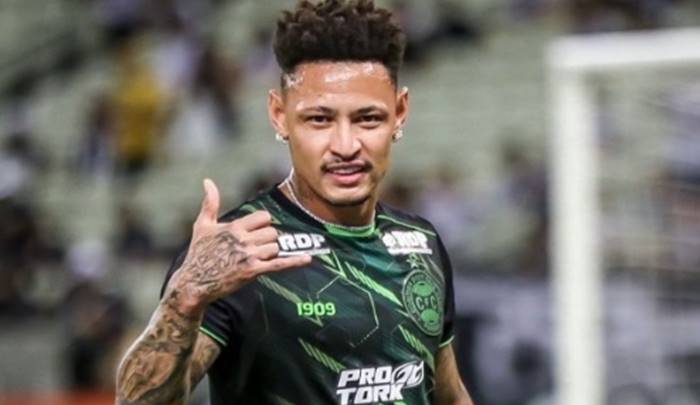 Ex-Vitória, Neilton está livre no mercado após deixar o Coritiba