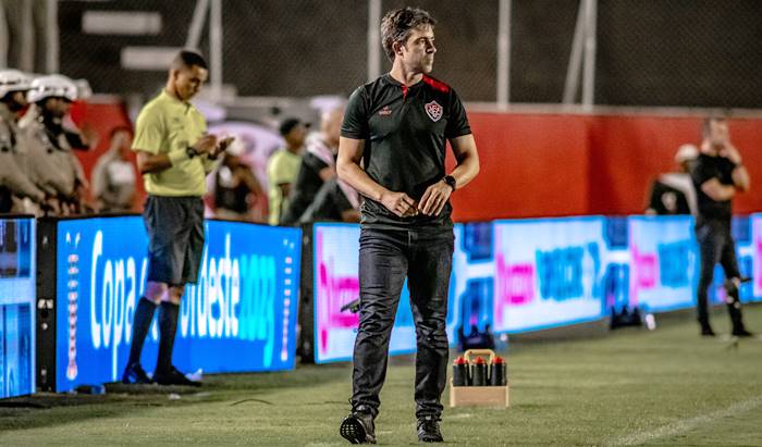 Burse admite incômodo com situação do Vitória e confia em resposta do elenco