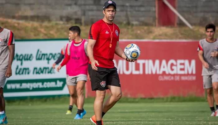 Burse revela conversa com Rodrigo Andrade e garante estímulo do elenco