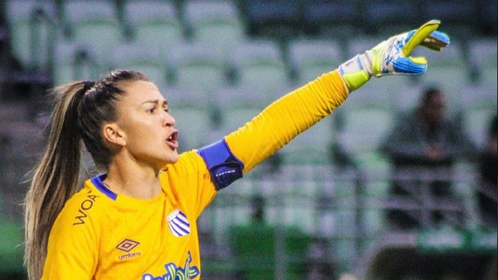 Bahia anuncia contratação da goleira Maike, que estava no Avaí