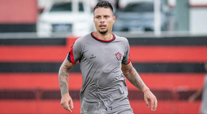 “Vitória vai encarar o Ba-Vi como uma guerra”, garante atacante