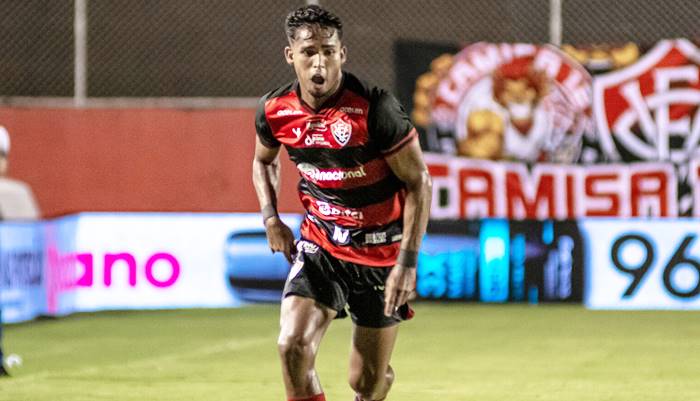 Lateral do Vitória vibra com vaga no Nordestão e foca no Baianão