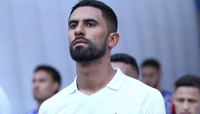 Tréllez revela procura do Vitória para rescindir contrato, mas quer seguir no clube