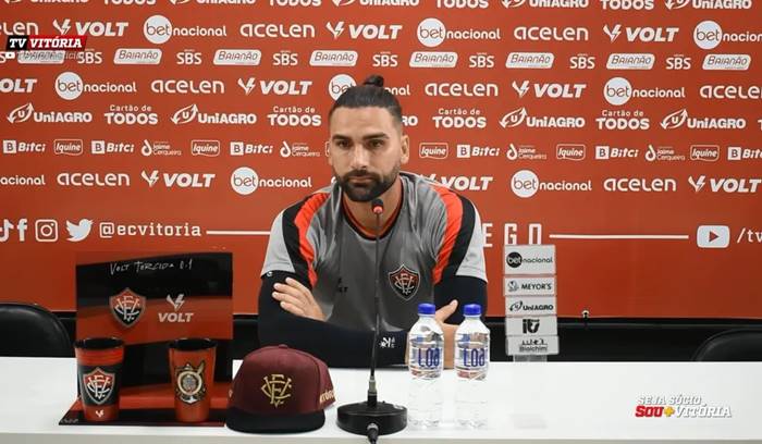 Léo Gamalho avalia início no Vitória e elogia novo técnico: “Maior respeito”