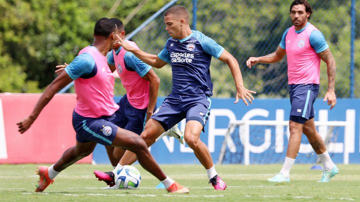 Elenco principal do Bahia segue preparação para jogo da Copa do Brasil