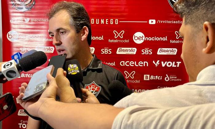 Léo Condé destaca equilíbrio e mudança de postura do Vitória