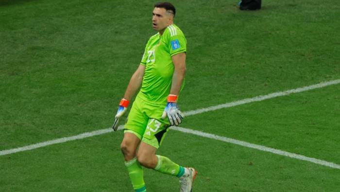 Nova regra proíbe goleiros de distraírem cobradores de pênalti