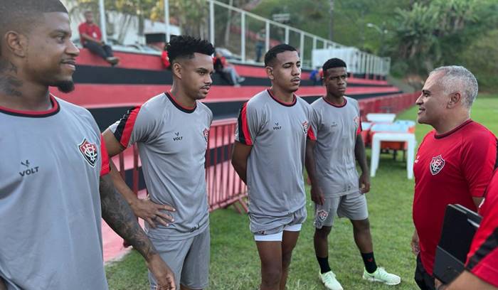 Vitória confirma quatro novos reforços, que já treinam no CT