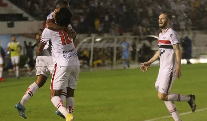 Adversário do Vitória vence e também está com 100% na Série B