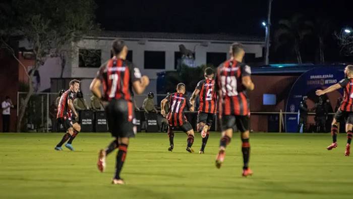 Vitória emplaca três jogadores na seleção da 1ª rodada da Série B