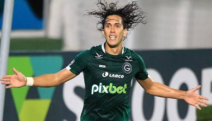 Alvo do Vitória, centroavante deixa o Goiás e acerta com o Ceará