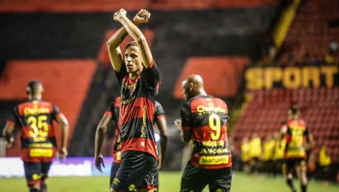 Sporting Cristal demonstra interesse no meia Luciano Juba