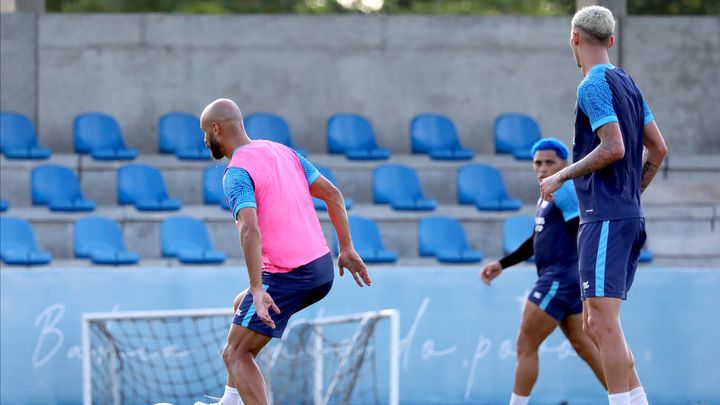 Com presença de familiares, Bahia treina de olho no Volta Redonda