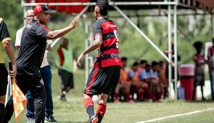 Vitória empata, perde os 100%, mas seguir líder no Baiano Sub-20