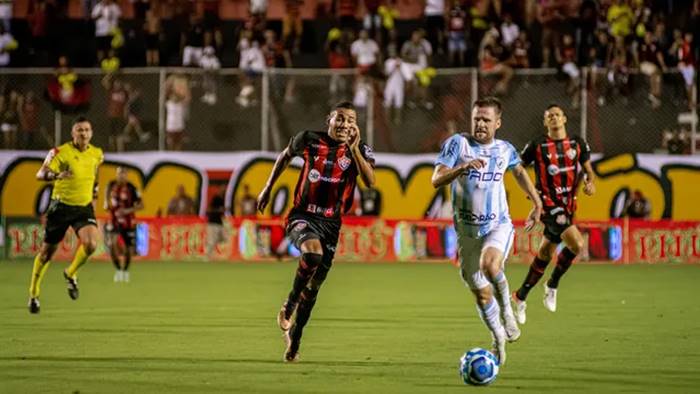 Vitória mantém embalo, vence a 3ª seguida e assume liderança da Série B