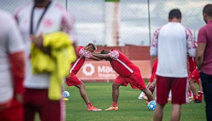 CRB tem 6 baixas para pegar o Vitória; Veja provável time e relacionados