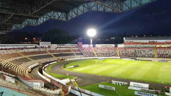 Jogo do Vitória é interrompido duas vezes devido queda de energia