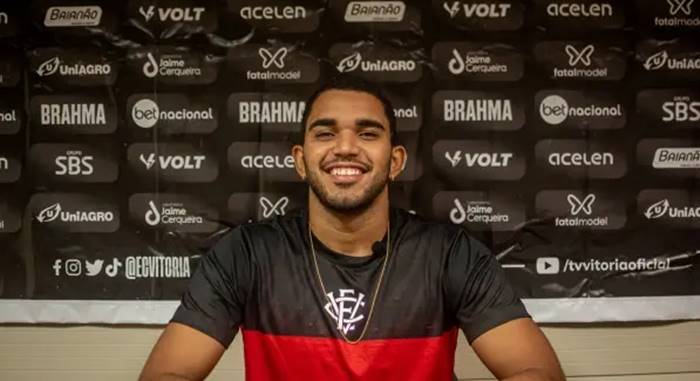 Lucas Arcanjo celebra boa fase no Vitória e enaltece preparador de goleiros