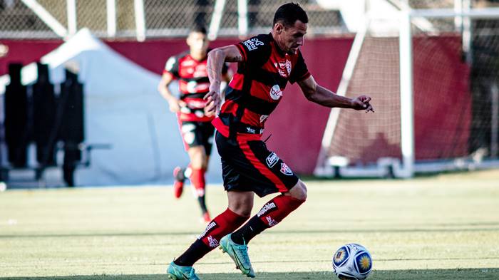 Além de Rafinha, Vitória negocia saída de mais quatro jogadores