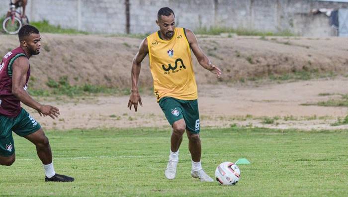 Nildo Petrolina volta a atrás e retoma atividades no Flu de Feira