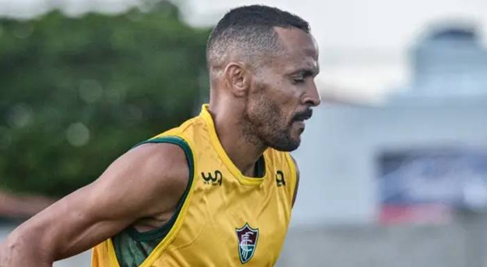 Por questões pessoais, meia pede rescisão e deixa o Fluminense de Feira