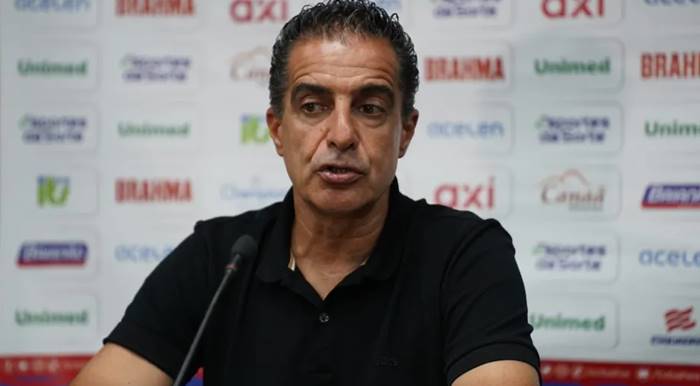 Paiva avalia empate em casa, aponta erros do Bahia e explica escalação