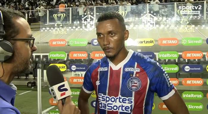 Volante lamenta chances desperdiçadas pelo Bahia e explica choque com árbitro