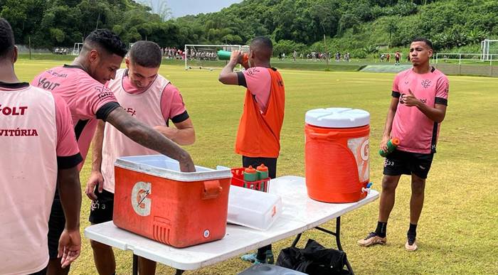 Sem Léo Gamalho, Vitória faz último treino e viaja para pegar o Botafogo-SP