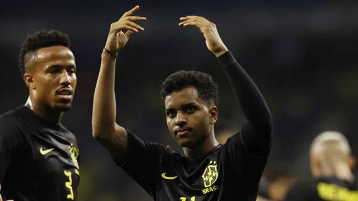 Brasil goleia Guiné em amistoso marcado por atos contra o racismo