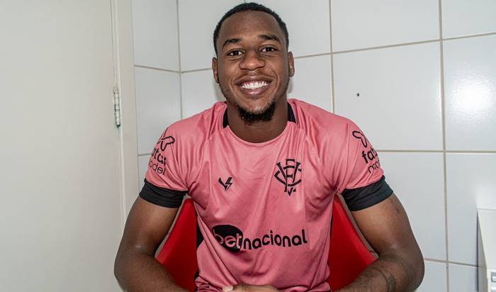 Reforço na área: volante se apresenta no Vitória e realiza exames médicos