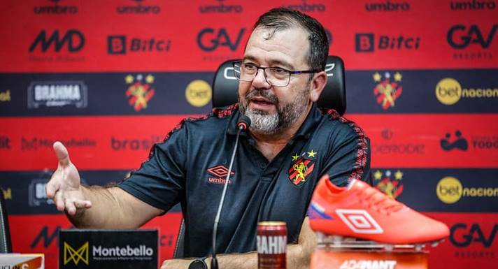 Enderson defende Juba após críticas: ‘Está cumprindo o contrato dele’