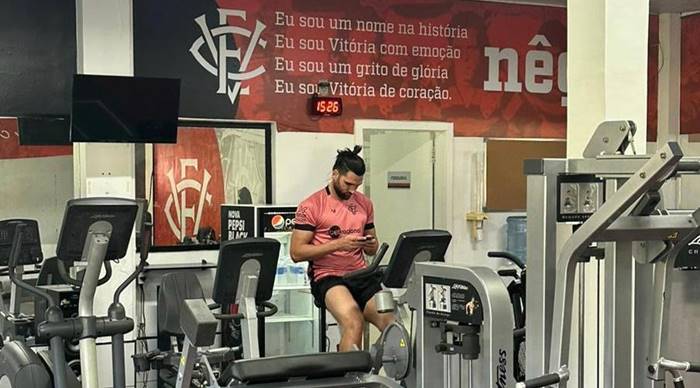 Léo Gamalho inicia recuperação física após cirurgia de câncer