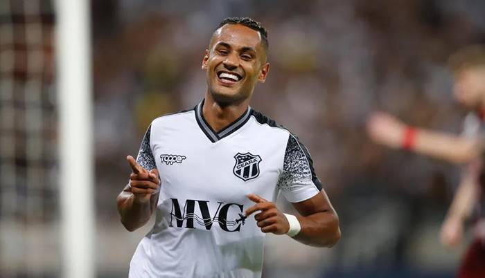 Vitória confirma contratação de atacante; Apresentação será nesta quinta