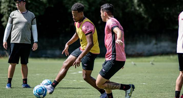 Vitória tem mais um dia de treino com foco no jogo contra o Guarani