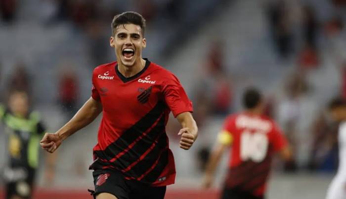 Bahia avança nas negociações para contratar meia do Athletico-PR