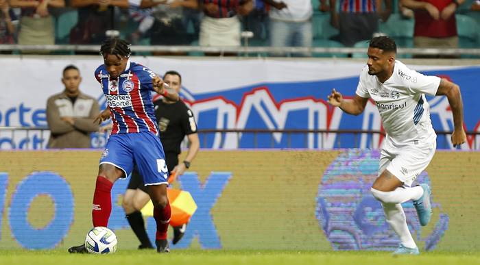 Bahia sofre gol no fim, perde para o Grêmio e deixa campo sob vaias