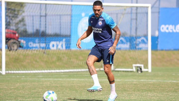 Com presença de Gilberto, Bahia treina visando decisão contra o Grêmio