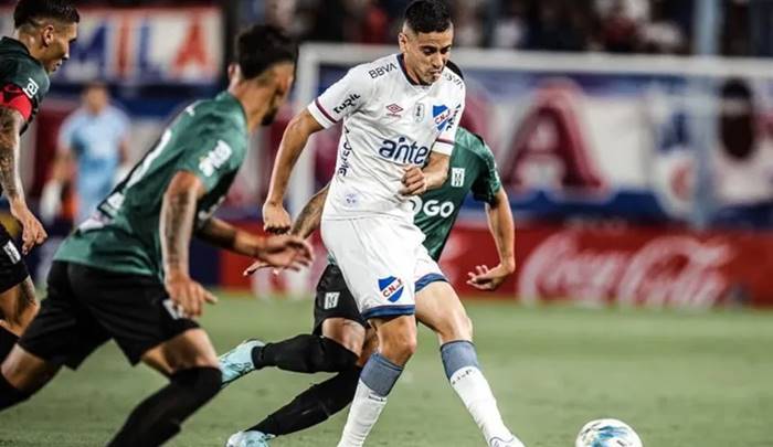 Já em Salvador, lateral aguarda questões burocráticas para ser anunciado pelo Bahia