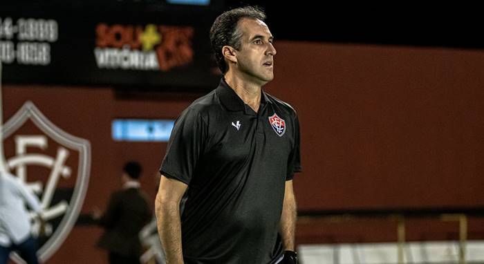 Léo Condé vê pressão no Vitória como algo normal: ‘Não me abalou’