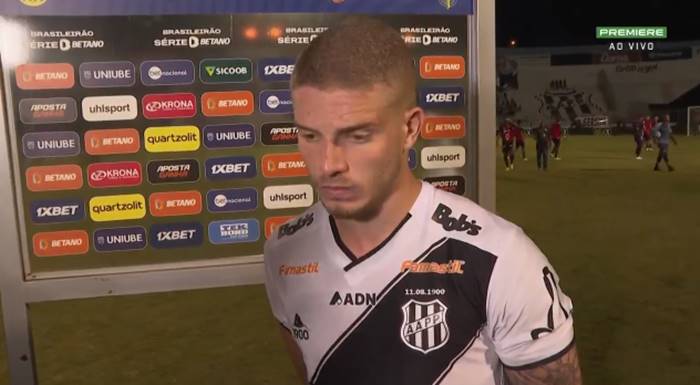 Volante da Ponte Preta reclama da arbitragem após empate com o Vitória
