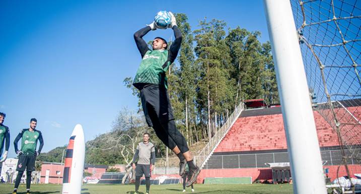 Com novo reforço, Vitória treina no Barradão de olho no Novorizontino