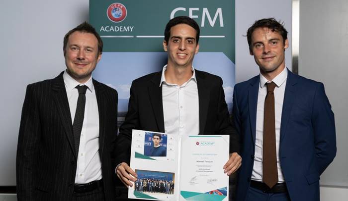 Gerente de futebol do Vitória conclui curso da UEFA Academy