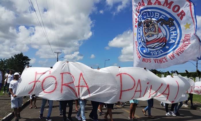 Organizada do Bahia protesta no CT e pede a saída de Renato Paiva