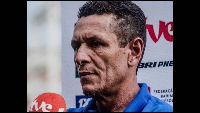 Paulo Sales descarta mudança radical no Flu de Feira e mira classificação