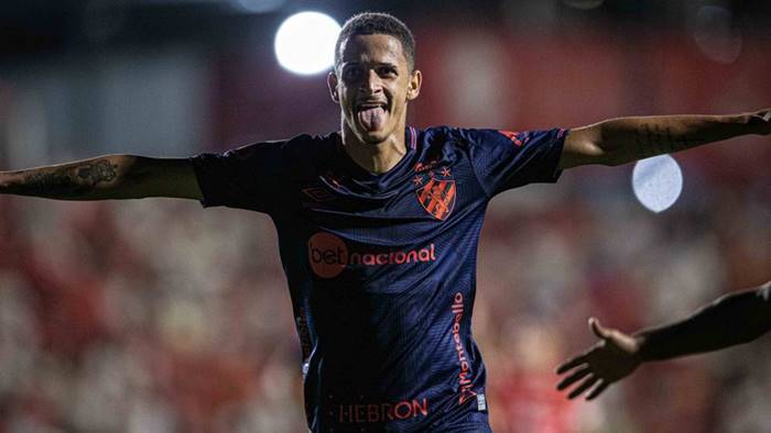 Luciano Juba desembarca em Salvador para se apresentar ao Bahia