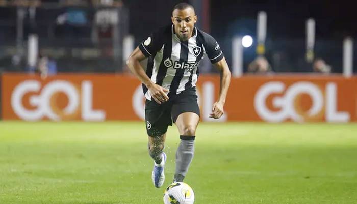 Botafogo deve ter desfalque de lateral titular diante do Bahia