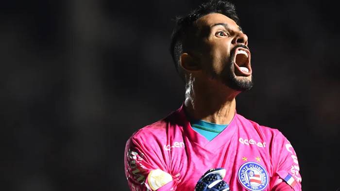 Goleiro do Bahia celebra a marca de 100 jogos em Brasileiros